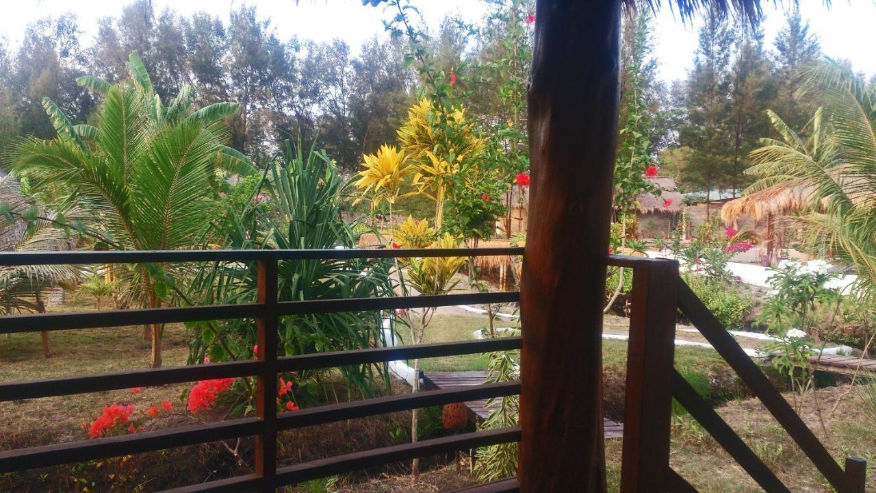 Adeng-Adeng Bungalows Гили Мено Стая снимка